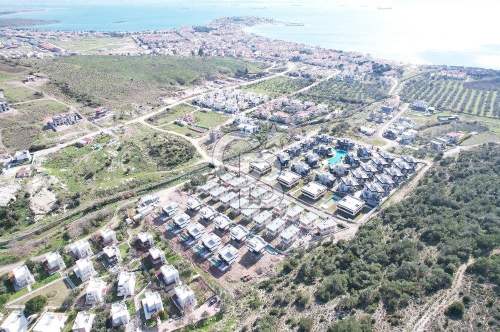 ÇANDARLI MERKEZİ LOKASYONDA MÜSTAKİL HAVUZLU VİLLA