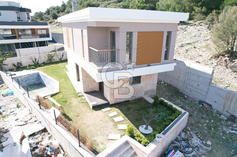 ÇANDARLI MERKEZİ LOKASYONDA MÜSTAKİL HAVUZLU VİLLA