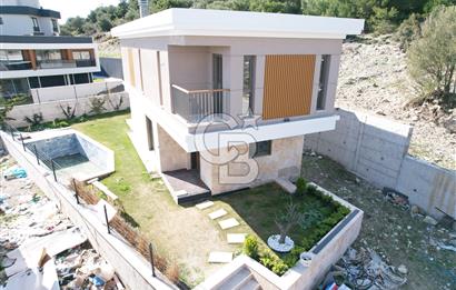 ÇANDARLI MERKEZİ LOKASYONDA MÜSTAKİL HAVUZLU VİLLA