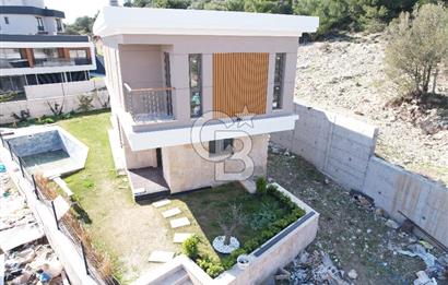 ÇANDARLI MERKEZİ LOKASYONDA MÜSTAKİL HAVUZLU VİLLA
