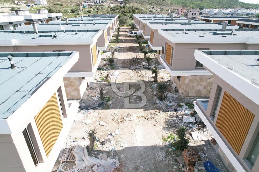 ÇANDARLI MERKEZİ LOKASYONDA MÜSTAKİL HAVUZLU VİLLA