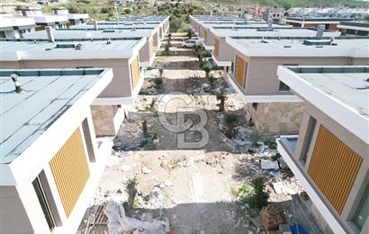 ÇANDARLI MERKEZİ LOKASYONDA MÜSTAKİL HAVUZLU VİLLA