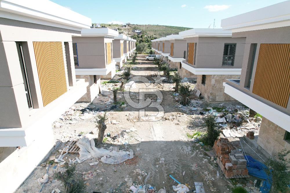 ÇANDARLI MERKEZİ LOKASYONDA MÜSTAKİL HAVUZLU VİLLA