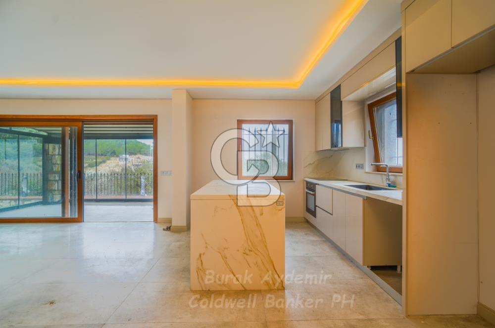 Çeşmealtında Panoramik Deniz Manzaralı 4+1 Kiralık Villa CB-PH