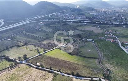URLA ZEYTİNLER KÖYÜ OTOBAN ÇIKIŞI YAKINI SATILIK 6716m2 TARLA