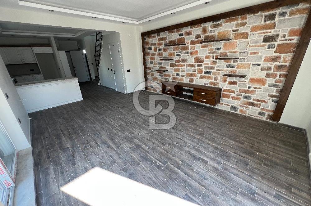 İzmir Foça’da 3+1 Dubleks Havuzlu Satılık Villa
