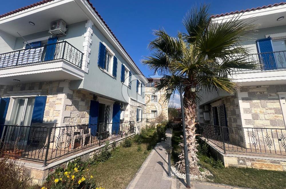İzmir Foça’da 3+1 Dubleks Havuzlu Satılık Villa