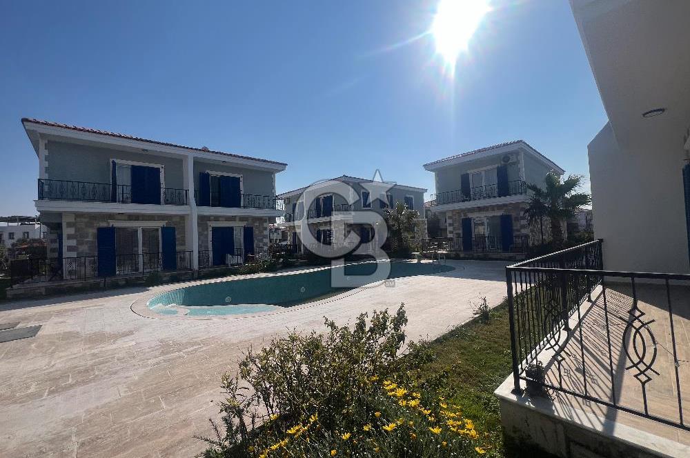 İzmir Foça’da 3+1 Dubleks Havuzlu Satılık Villa