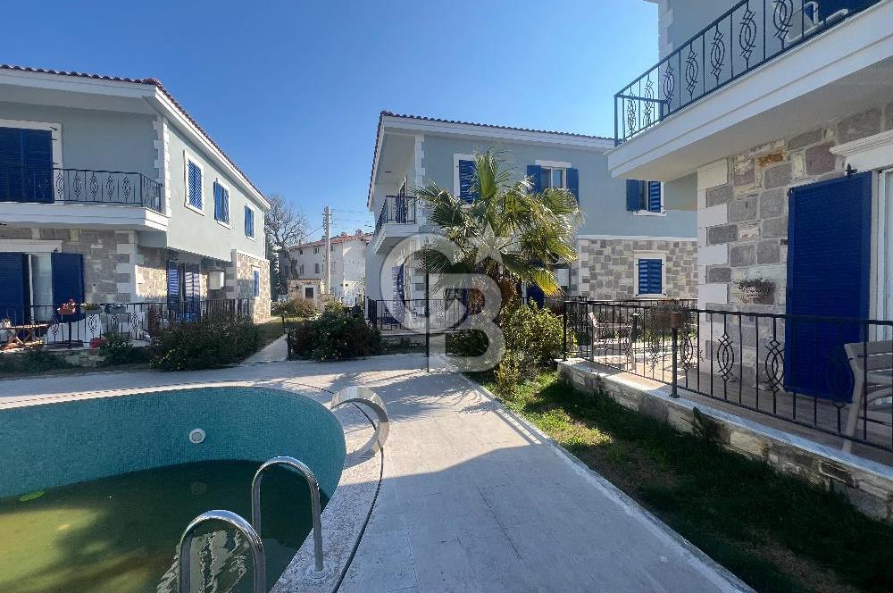 İzmir Foça’da 3+1 Dubleks Havuzlu Satılık Villa
