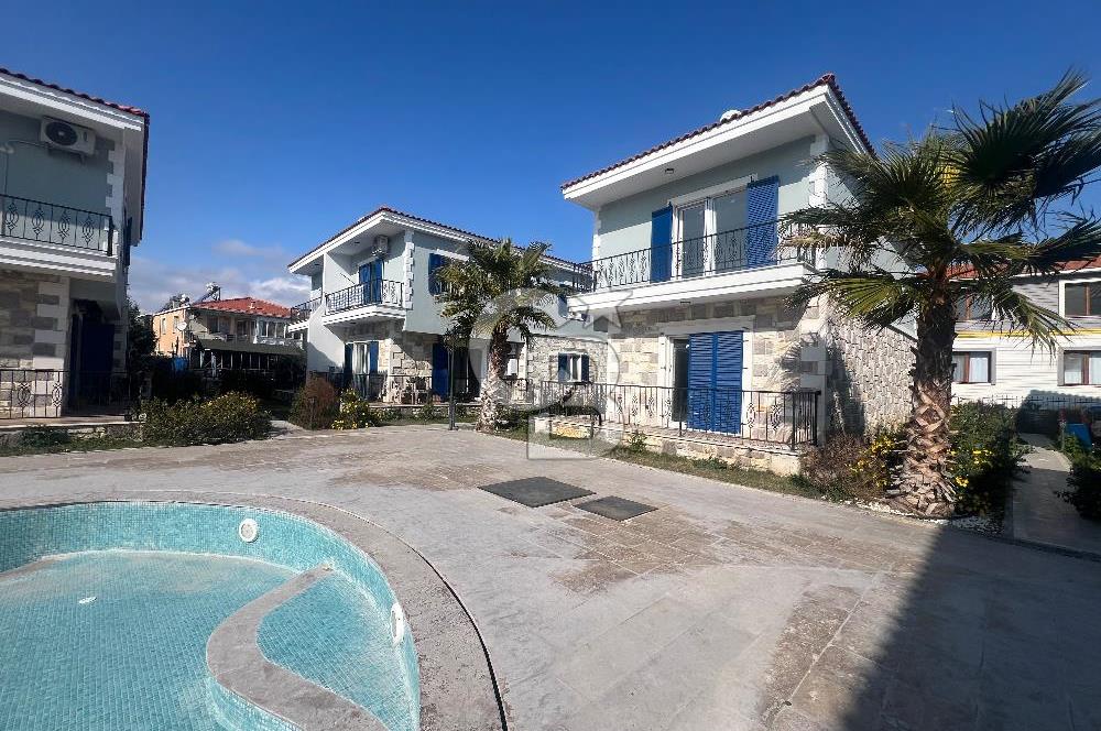 İzmir Foça’da 3+1 Dubleks Havuzlu Satılık Villa