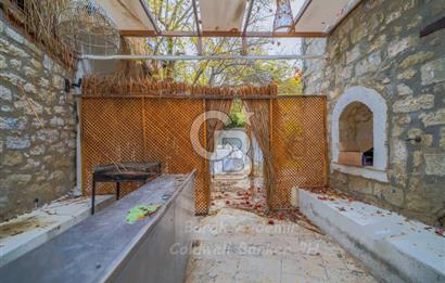 Alaçatı Çarşı İçinde Yüksek Cirolu Devir Cafe Pub CB-PH