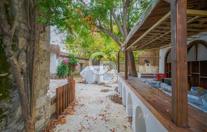 Alaçatı Çarşı İçinde Yüksek Cirolu Devir Cafe Pub CB-PH