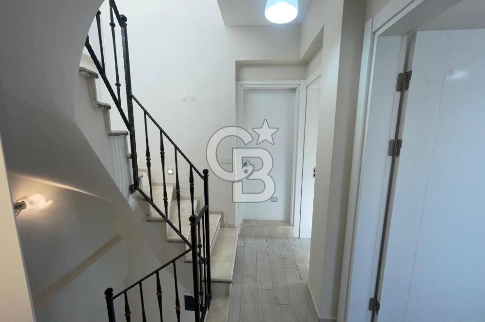 DİKİLİ MUTLU TATİL SİTESİNDE DENİZE YAKIN SATILIK 4+1 VİLLA