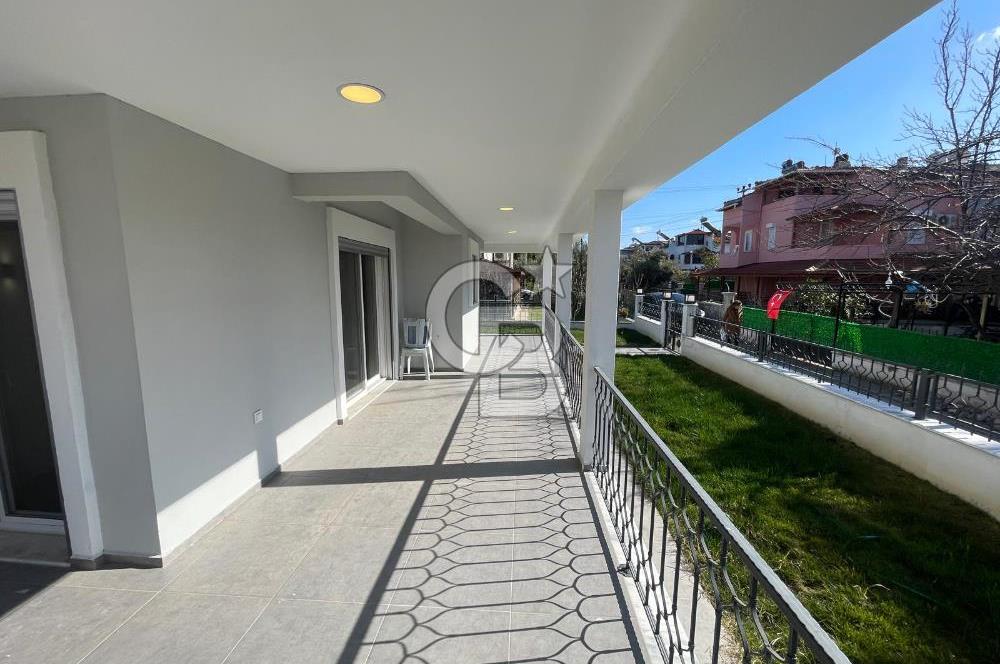 DİKİLİ MUTLU TATİL SİTESİNDE DENİZE YAKIN SATILIK 4+1 VİLLA