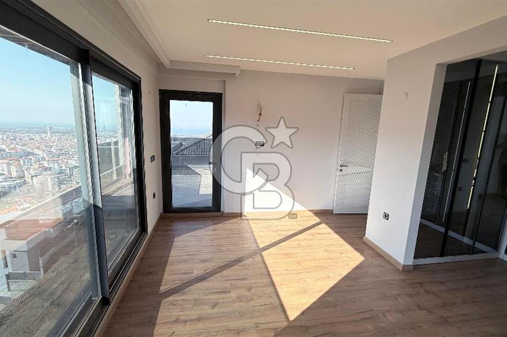 Balçova'da Muhteşem Manzaralı Ultra Lüks Tripleks Villa