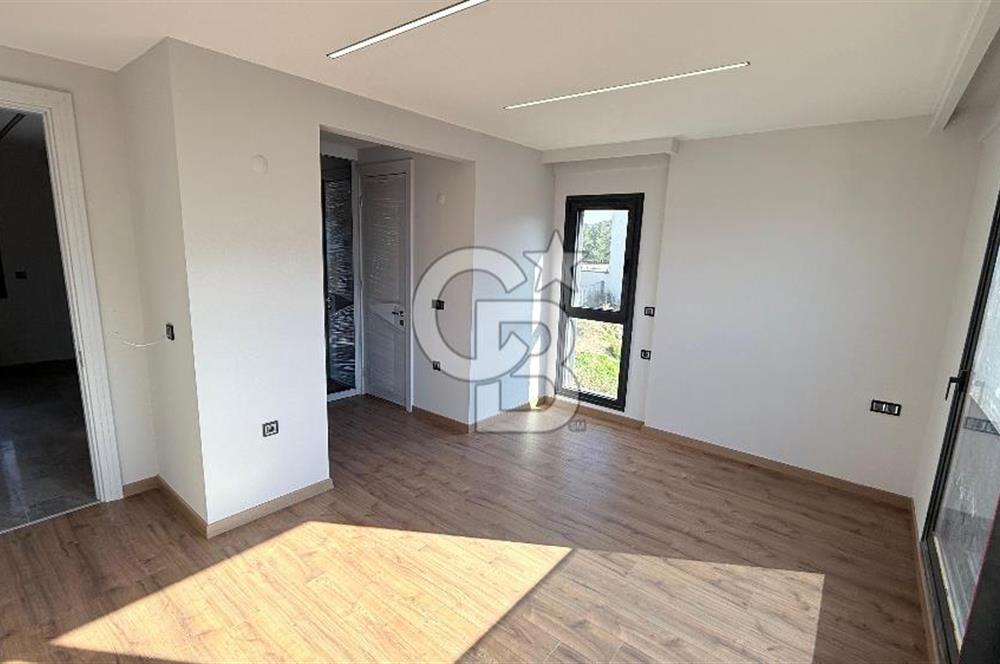 Balçova'da Muhteşem Manzaralı Ultra Lüks Tripleks Villa