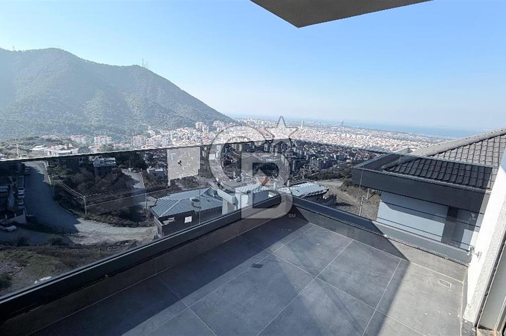 Balçova'da Muhteşem Manzaralı Ultra Lüks Tripleks Villa