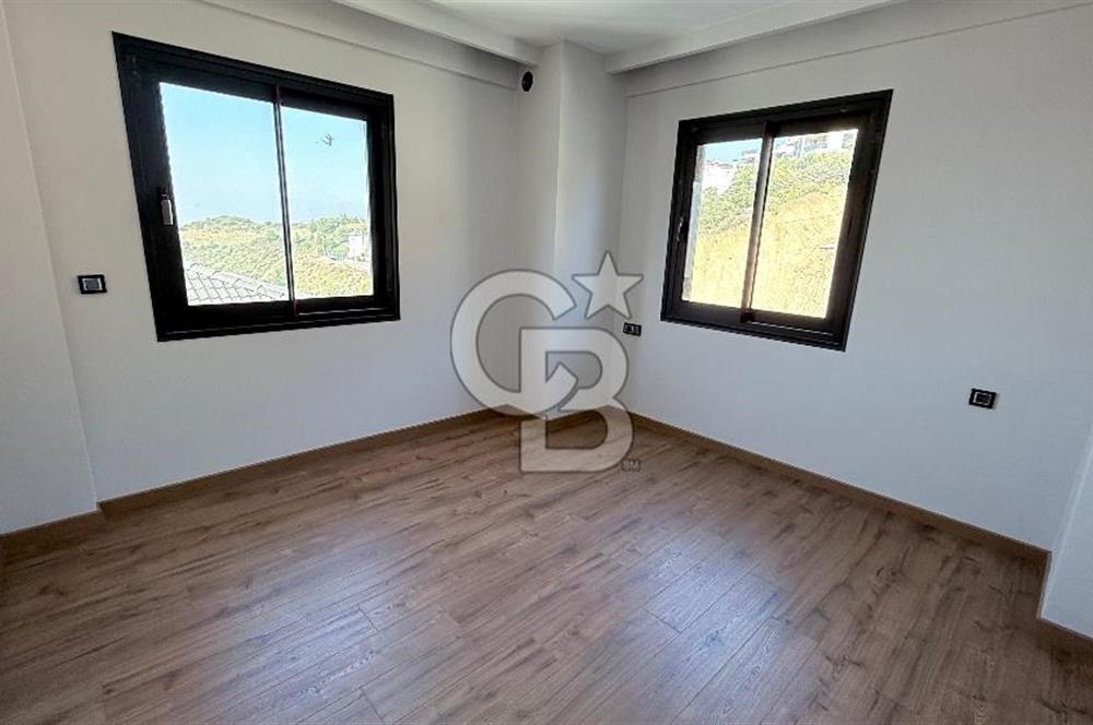 Balçova'da Muhteşem Manzaralı Ultra Lüks Tripleks Villa