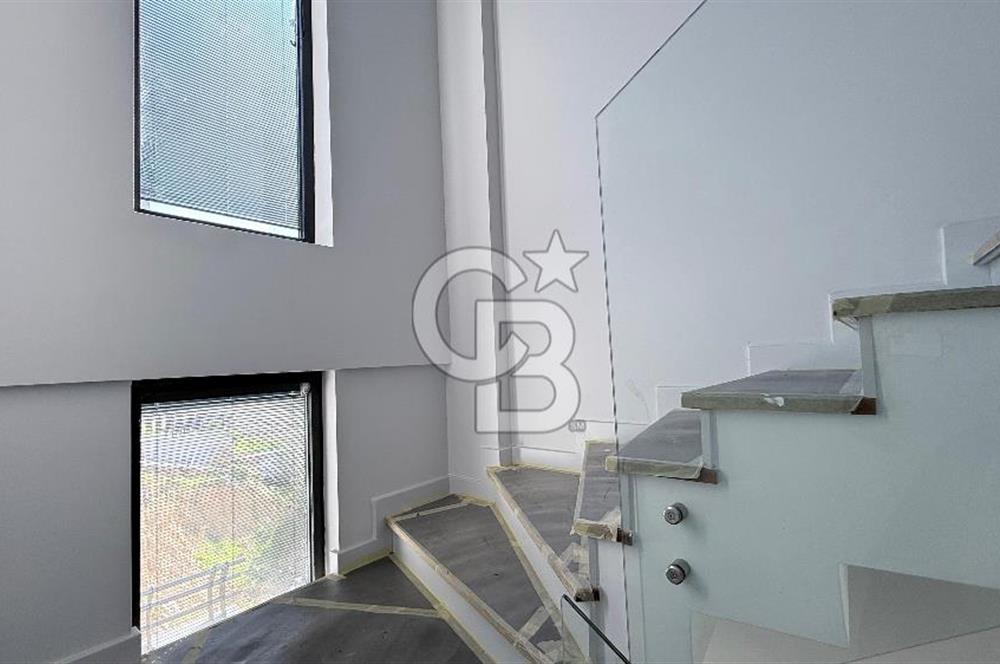 Balçova'da Muhteşem Manzaralı Ultra Lüks Tripleks Villa