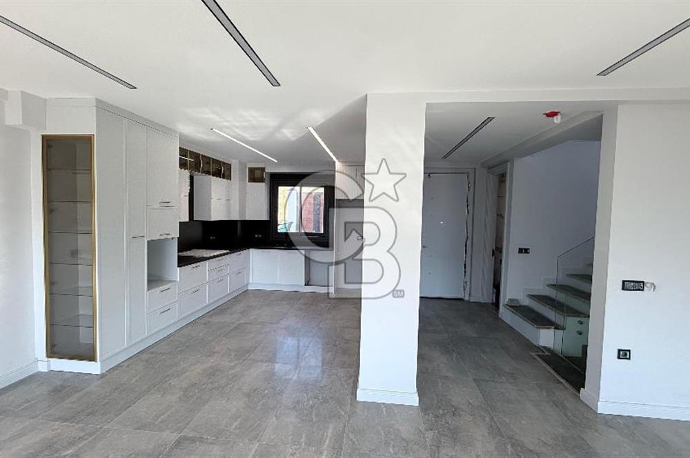 Balçova'da Muhteşem Manzaralı Ultra Lüks Tripleks Villa