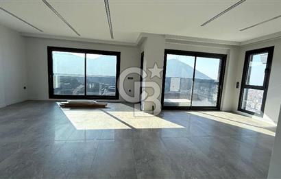 Balçova'da Muhteşem Manzaralı Ultra Lüks Tripleks Villa