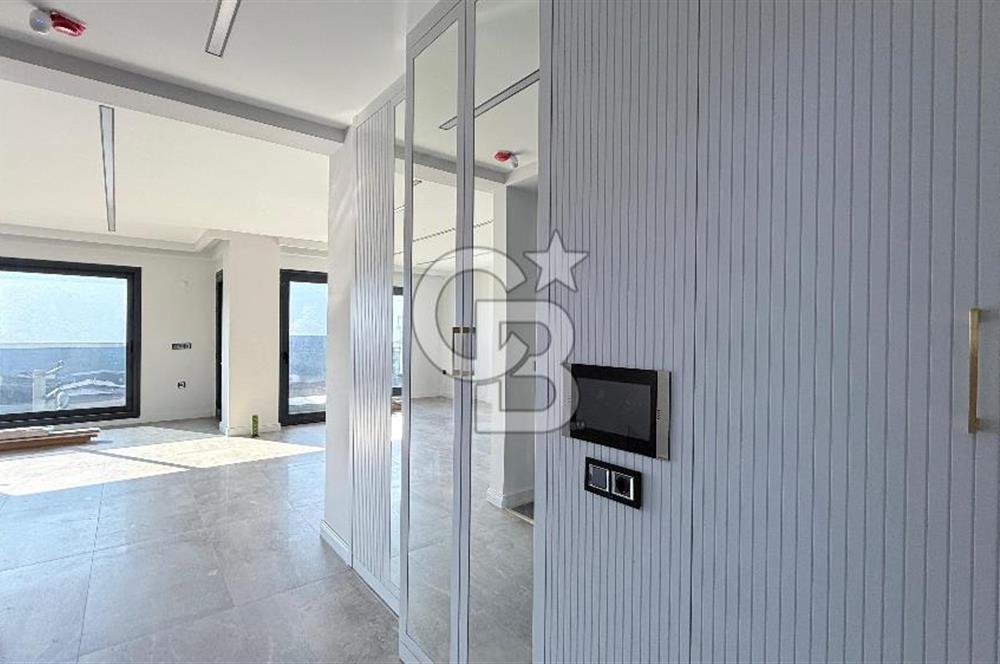 Balçova'da Muhteşem Manzaralı Ultra Lüks Tripleks Villa