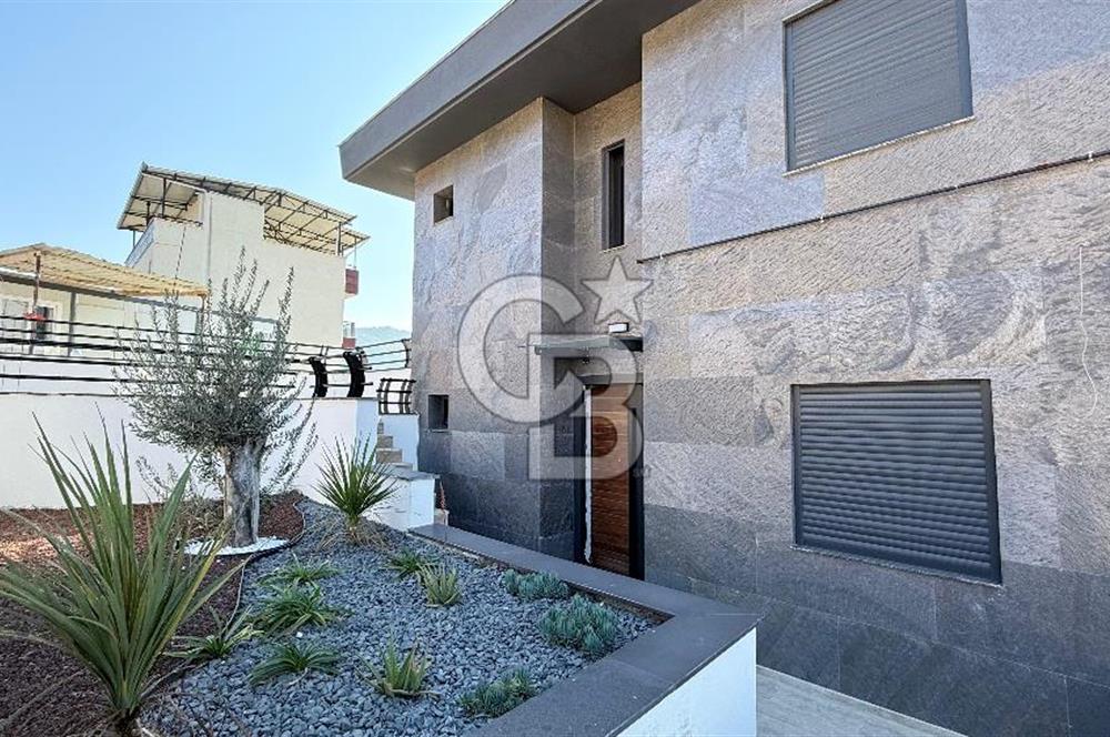 Balçova'da Muhteşem Manzaralı Ultra Lüks Tripleks Villa