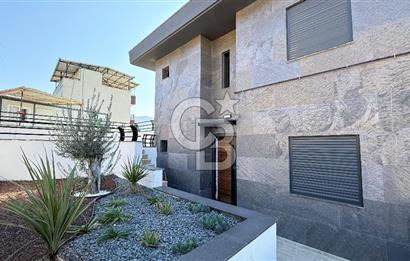 Balçova'da Muhteşem Manzaralı Ultra Lüks Tripleks Villa