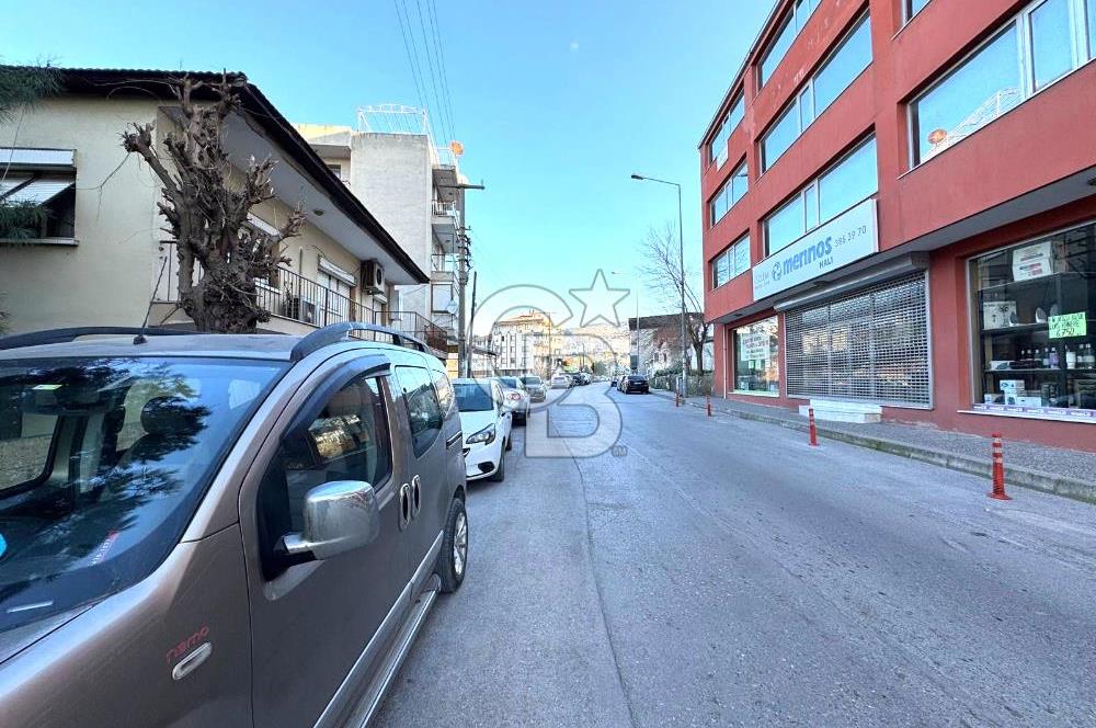 ÇİĞLİ MERKEZ, DERE CADDE ASANSÖRLÜ KATTA TEK DAİRE SATILIK 4+1