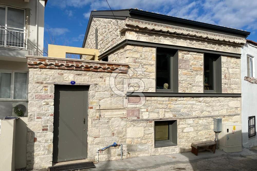 Urla sanat sokağı arkasında satılık müstakil ev