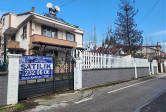 KOCAELİ BAŞİSKELE'DE SATILIK 3 KATLI BAHÇELİ VİLLA