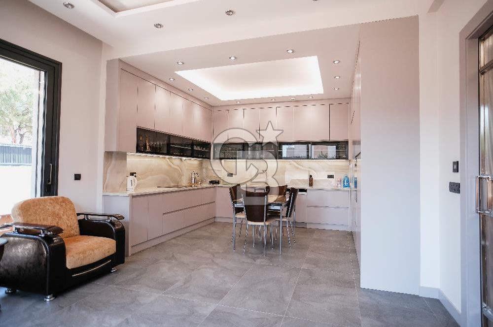 Bahçelievler Mh. Satılık 450m² Ultra Lüks 8+2 Villa
