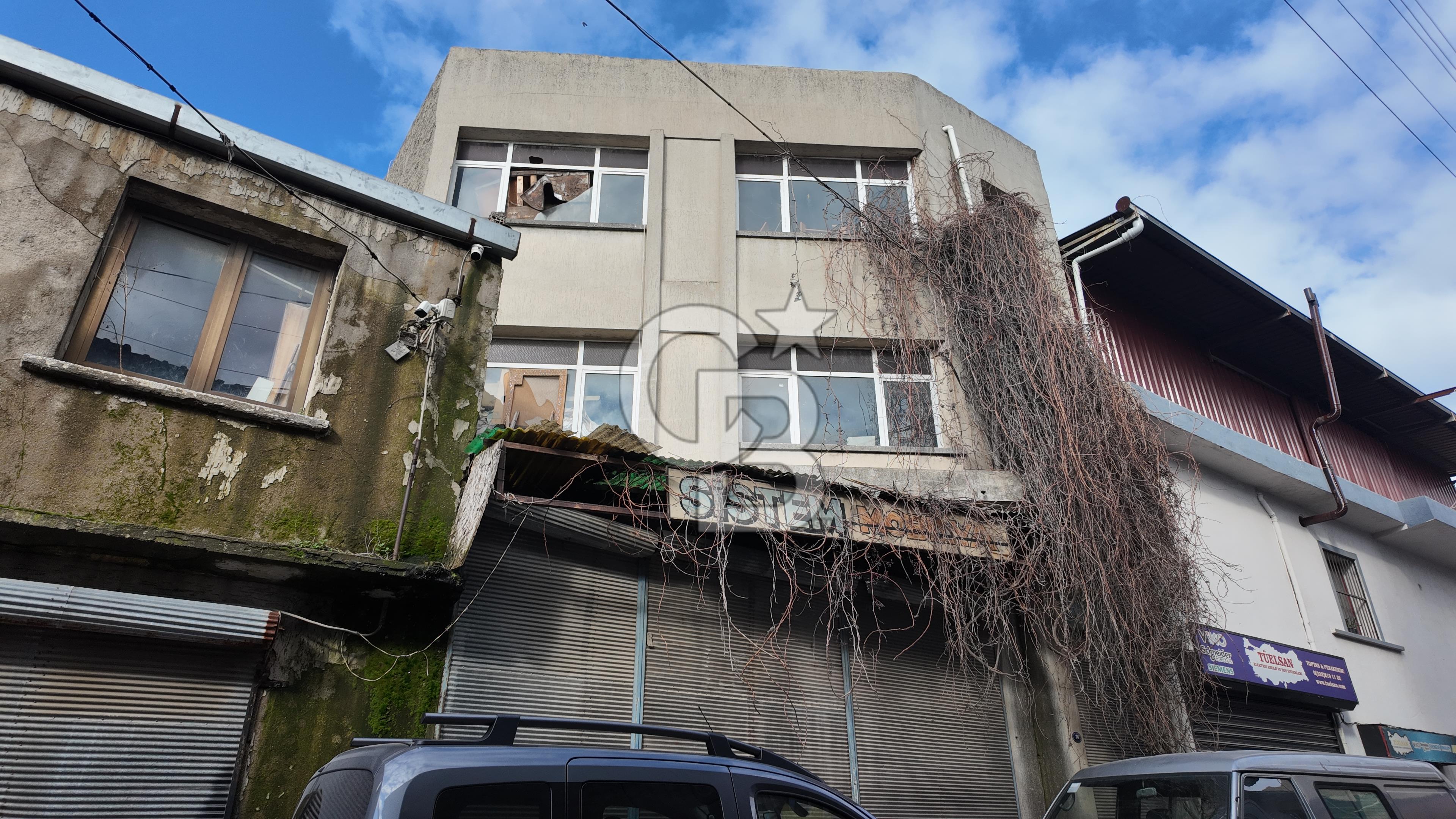 İzmir, Karabağlar Sanayi de Satılık Komple Bina