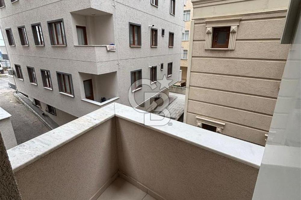 Askeri Cepheye İkinci Bina Satılık 2+1 Bakımlı Daire