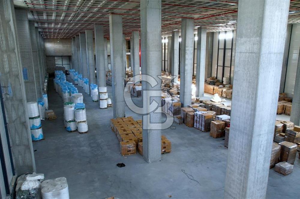 Arnavutköy Deliklikaya 4600m² Kiralık Lojistik Depo-4Tır Rampalı