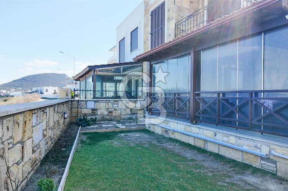 Yeni Foça Burunucu’nda 8+1 Denize Sıfır Satılık Lüks Villa