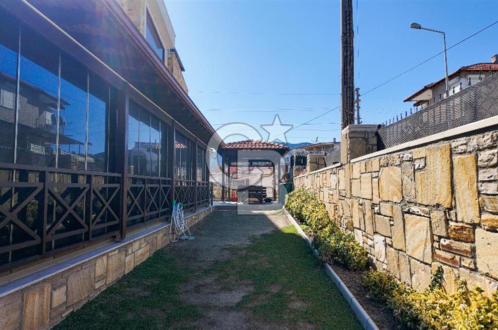 Yeni Foça Burunucu’nda 8+1 Denize Sıfır Satılık Lüks Villa