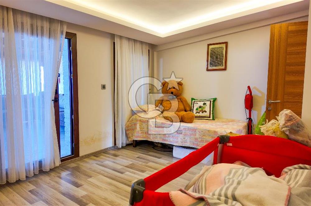 Yeni Foça Burunucu’nda 8+1 Denize Sıfır Satılık Lüks Villa
