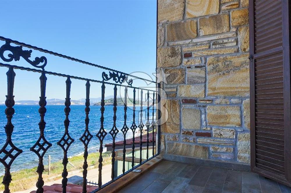 Yeni Foça Burunucu’nda 8+1 Denize Sıfır Satılık Lüks Villa