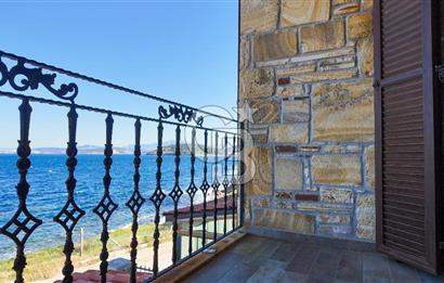 Yeni Foça Burunucu’nda 8+1 Denize Sıfır Satılık Lüks Villa