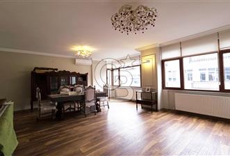 Silahşörler Caddesi 140m2,3+1 Full Tadilatlı,Asansörlü 4.kat