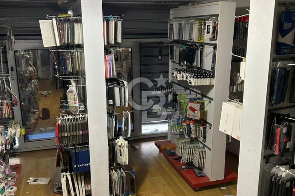 Acıbadem Caddesi' ne Komşu Satılık 3 Katlı 300 m2 Dükkan