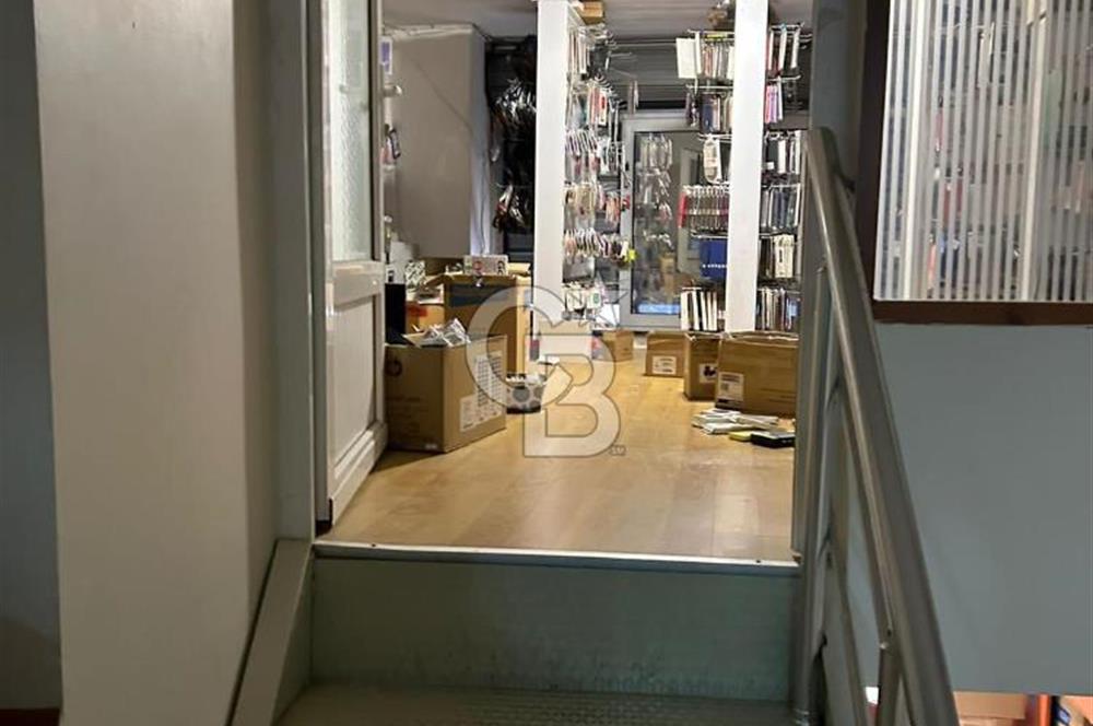 Acıbadem Caddesi' ne Komşu Satılık 3 Katlı 300 m2 Dükkan