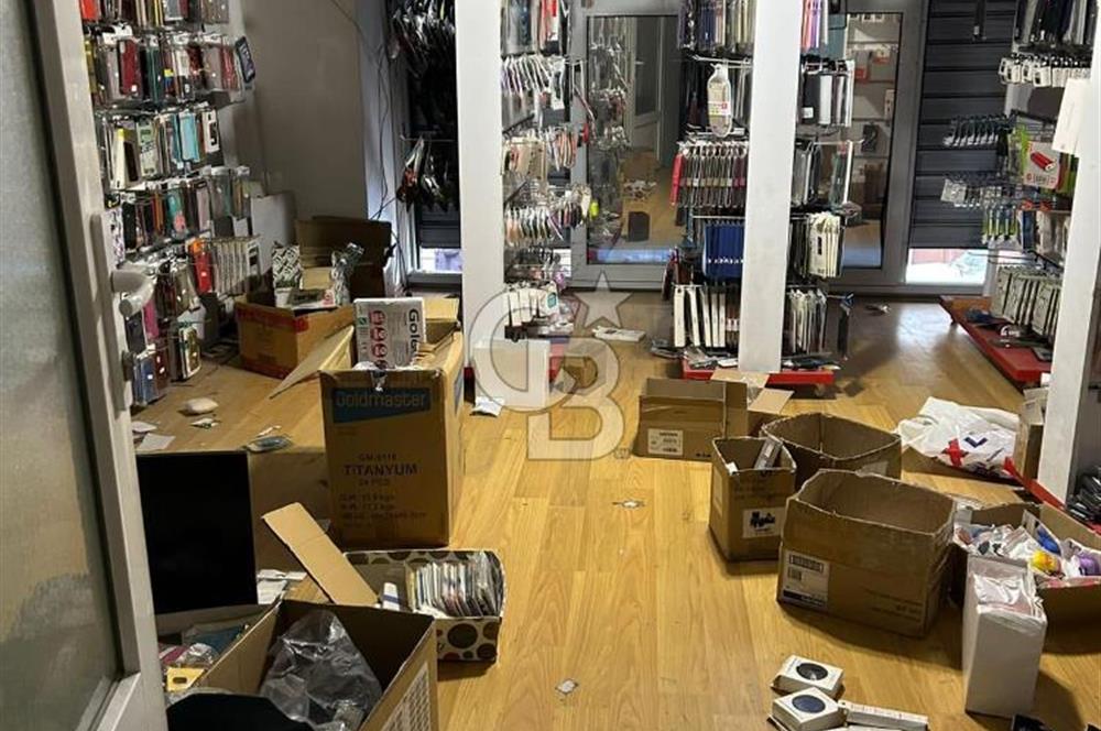 Acıbadem Caddesi' ne Komşu Satılık 3 Katlı 300 m2 Dükkan