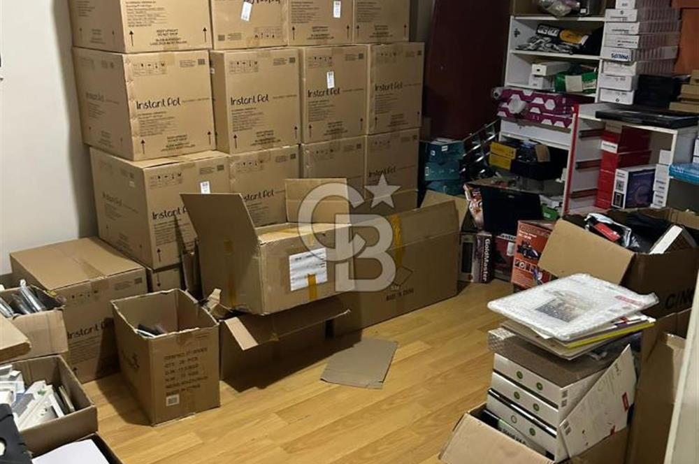 Acıbadem Caddesi' ne Komşu Satılık 3 Katlı 300 m2 Dükkan