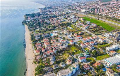 GÜZELCEDE DENİZE SIFIR VİLLA İMARLI KOTLU MUHTEŞEM ARSA
