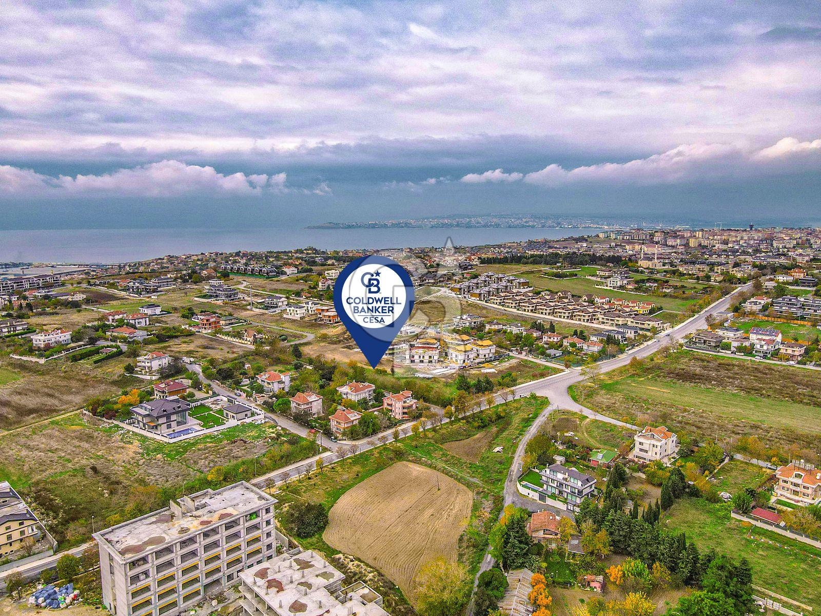 ANA CADDE CEPHE KÖŞE PARSEL VİLLA İMARLI 8.125 M2 NET ARSA