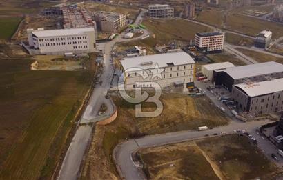 DELİKLİKAYA SANAYİ BÖLGESİNDE 4660 M2 KOTLU 1.5 EMSAL ARSA