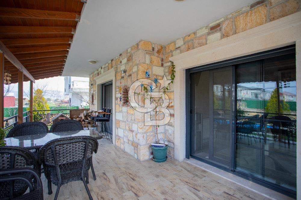 Foça Bağarası Müstakil Havuzlu Villa