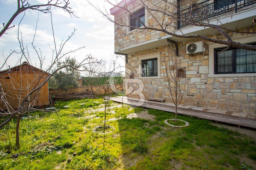 Foça Bağarası Müstakil Havuzlu Villa